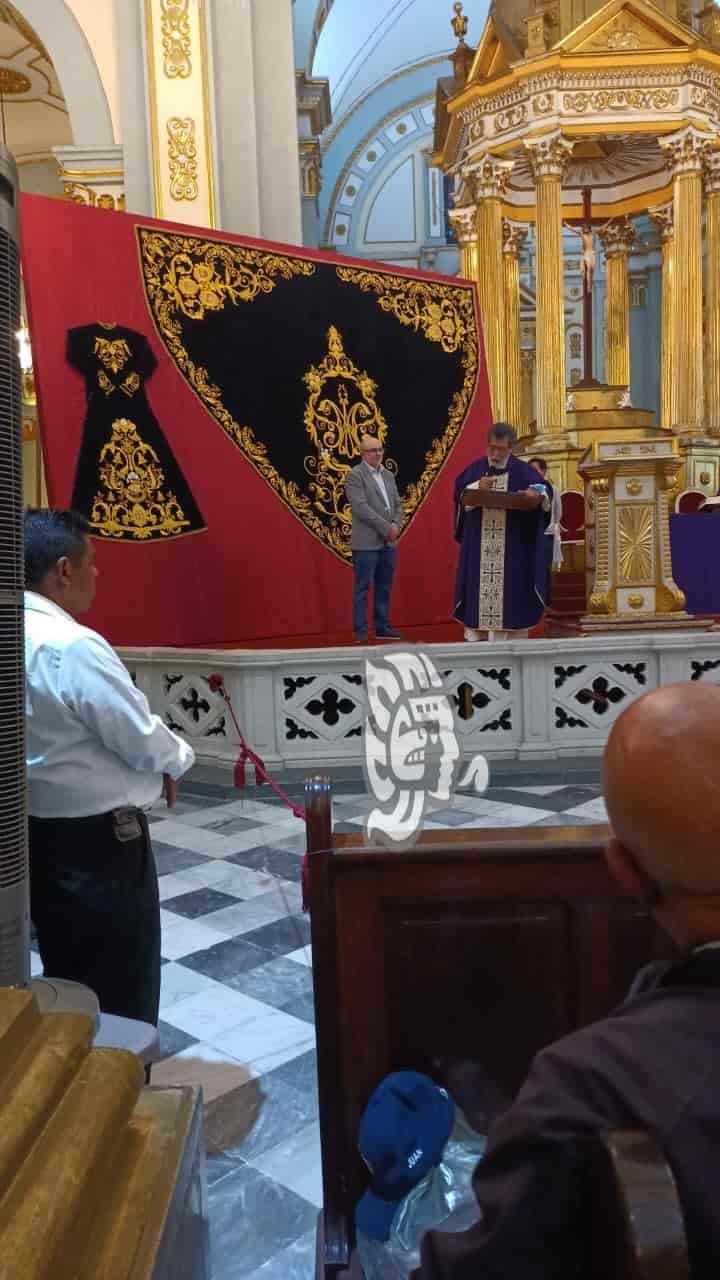 Confeccionan en España vestimenta de la virgen de la Concepción, de Córdoba