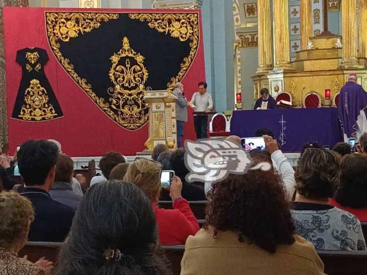 Confeccionan en España vestimenta de la virgen de la Concepción, de Córdoba