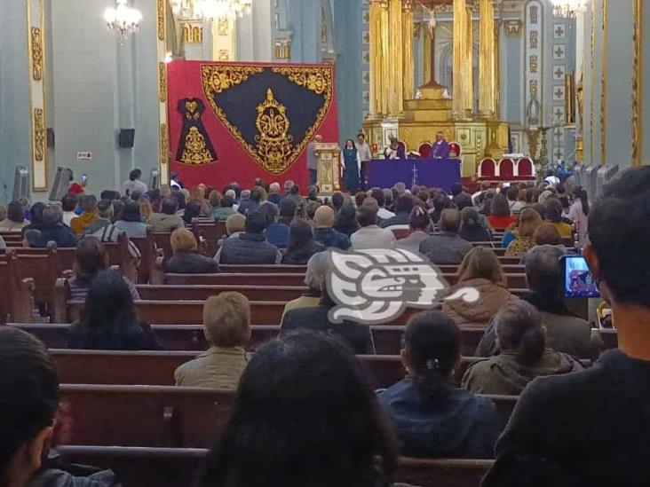 Confeccionan en España vestimenta de la virgen de la Concepción, de Córdoba