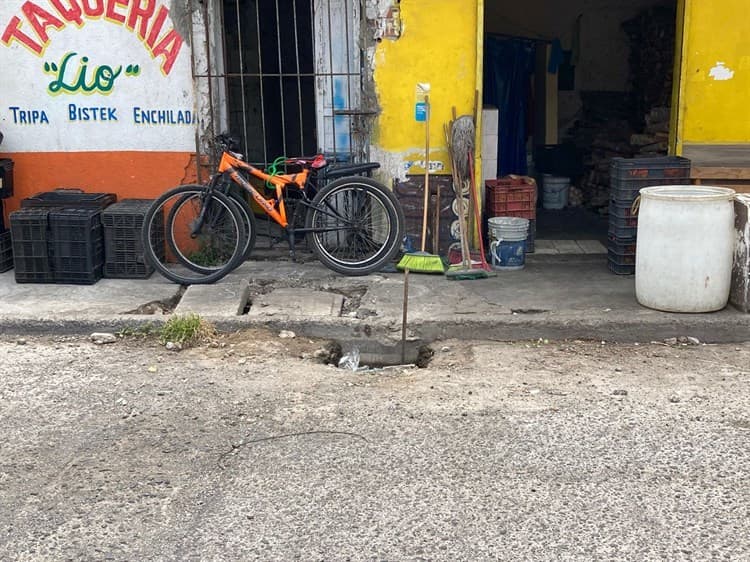 Se quejan por calles destruidas en la colonia Pocitos y Rivera, en Veracruz