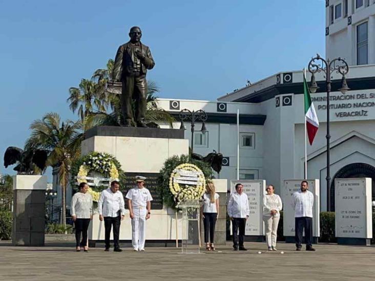 Conmemoran el natalicio Benito Juárez, en Veracruz