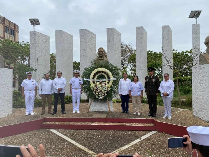 En Coatzacoalcos, conmemoran aniversario del Natalicio de Benito Juárez