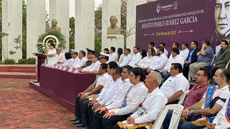 En Coatzacoalcos, conmemoran aniversario del Natalicio de Benito Juárez