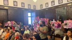 ¡Alzan la voz! Protestan mujeres en el Cabildo de Veracruz contra el regidor Sebastián N por acoso