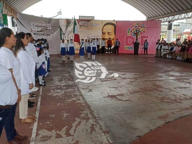 Conmemoran el Natalicio de Benito Juárez en Moloacán