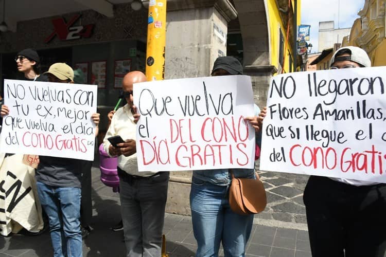 Se manifiestan en Xalapa; piden helado gratis de Dairy Queen