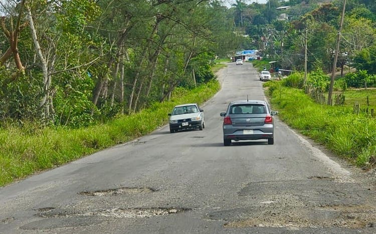 Malas carreteras y cobro de estacionamiento, quejas en Cumbre Tajín