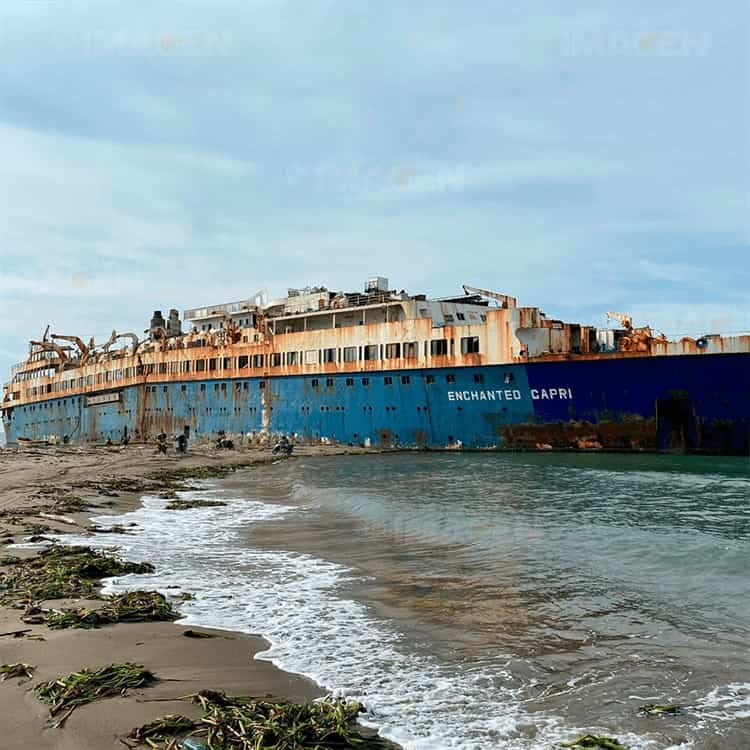 Cierran playa “La Cava” en Alvarado a turistas tras peligro por barco ruso “Enchanted Capri” encallado