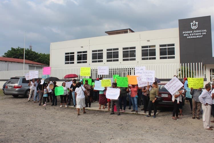 Protestan Cardenistas en Ciudad Judicial de Misantla