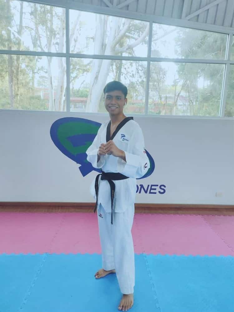 Joven de Cosamaloapan se lleva Universiada Estatal de Taekwondo 2023