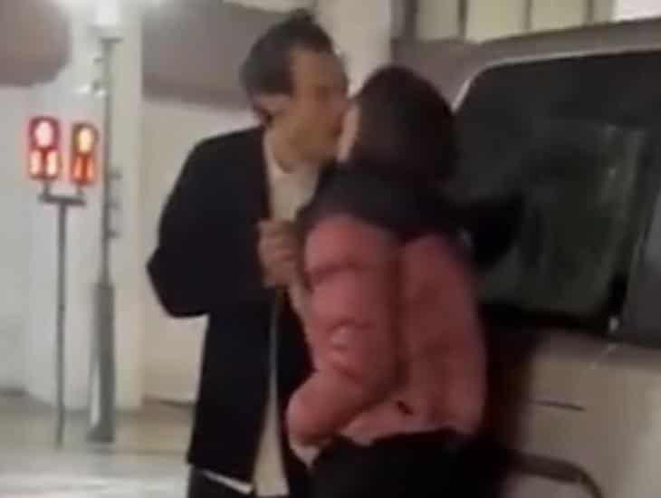 Sorprenden a Harry Styles y Emily Ratajtowski besándose en Tokio