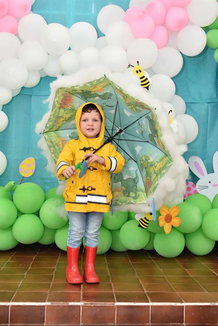 Niños se disfrazan animalitos para recibir la Primavera