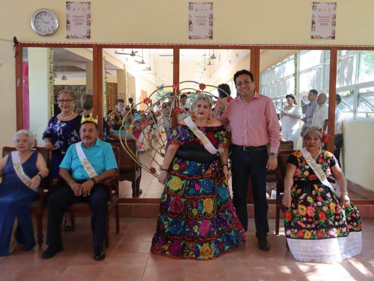 Coronan a reyes de la primavera en CAM Coatzacoalcos