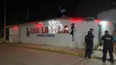 A balazos, ejecutan a hombre en bar de Hidalgotitlán