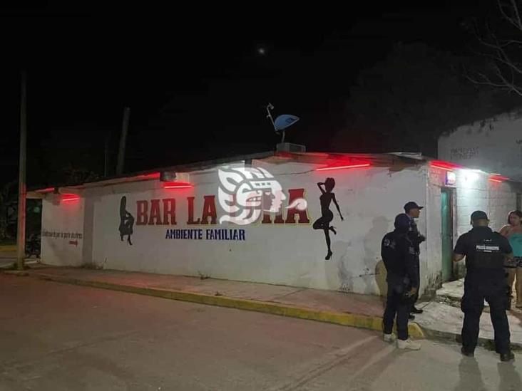 A balazos, ejecutan a hombre en bar de Hidalgotitlán