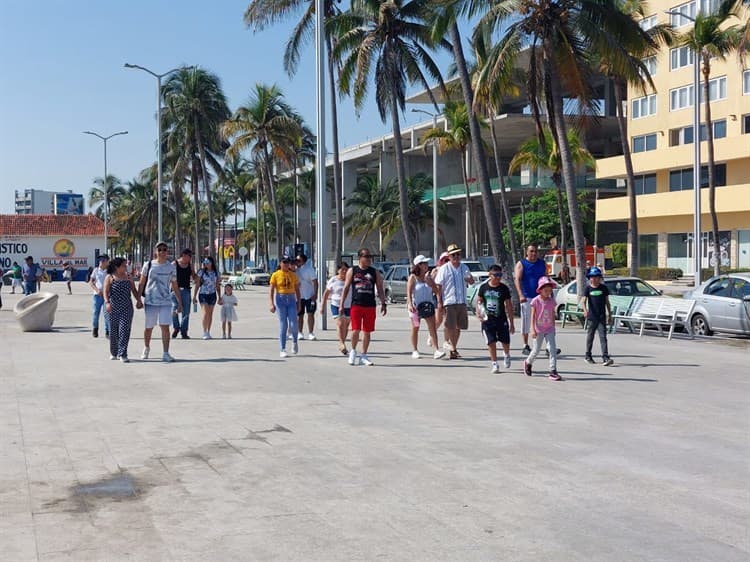 Turistas abarrotan las playas de Veracruz previo a vacaciones de Semana Santa (+Video)