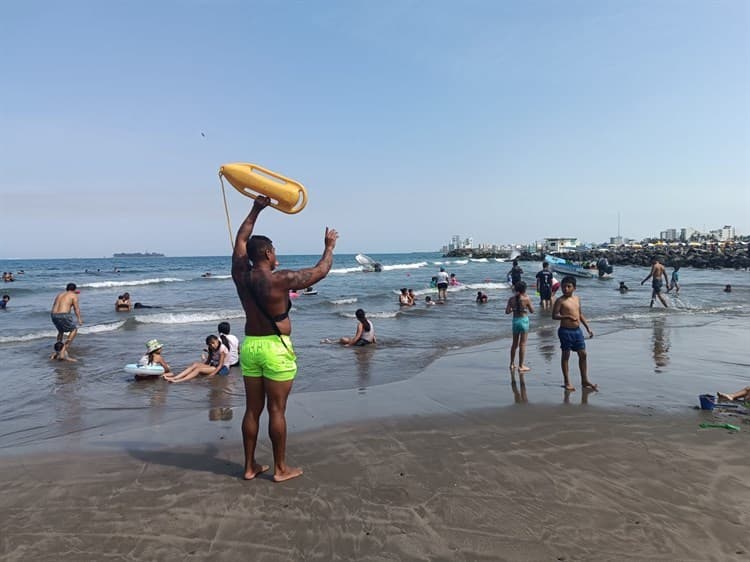 Martín Antonio, 12 años como guardavidas en Veracruz