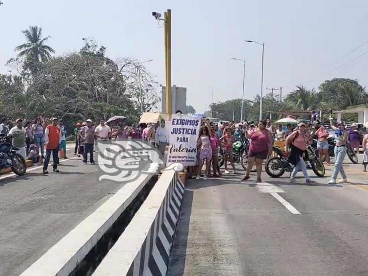 No levantarán bloqueo hasta que se presente el gobernador y la fiscal; exigen esclarecer feminicidio de Valeria