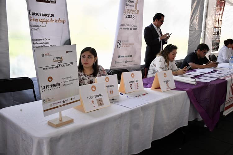 Realizan feria del empleo en Xalapa; dirigida a mujeres