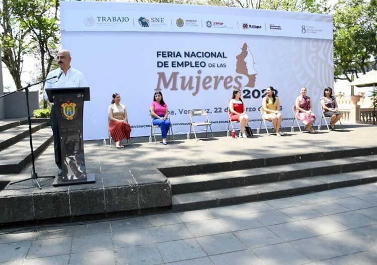 Realizan feria del empleo en Xalapa; dirigida a mujeres