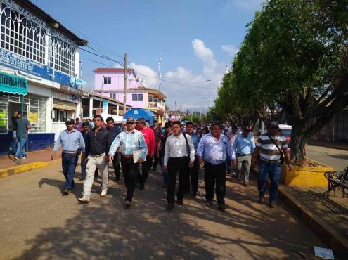 Amenazan con tomar Palacio Municipal de Soteapan; comunidades antorchistas exigen atención