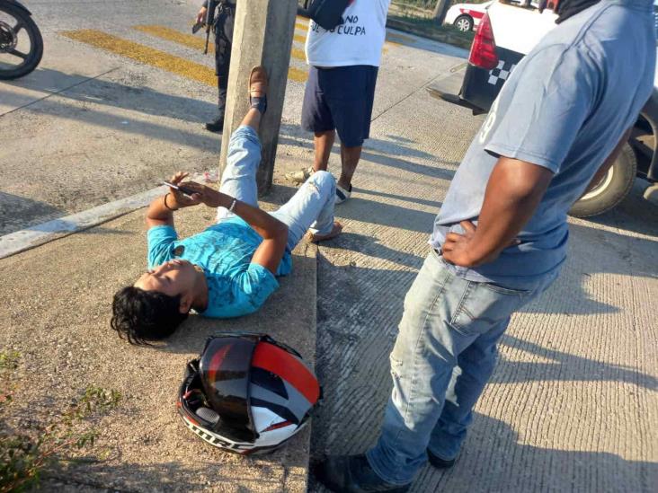 Embiste taxista a repartidor en colonia de Coatzacoalcos