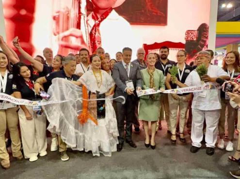 Sectur logra tres convenios en tianguis turístico; Sheinbaum inauguró pabellón de Veracruz