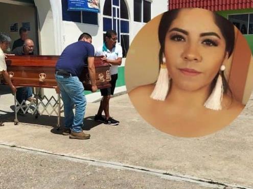 ¡Doloroso adiós! Sepultan a abogada de Coatzacoalcos, asesinada en Tabasco