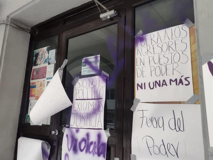 Mujeres se manifiestan contra regidor de Veracruz