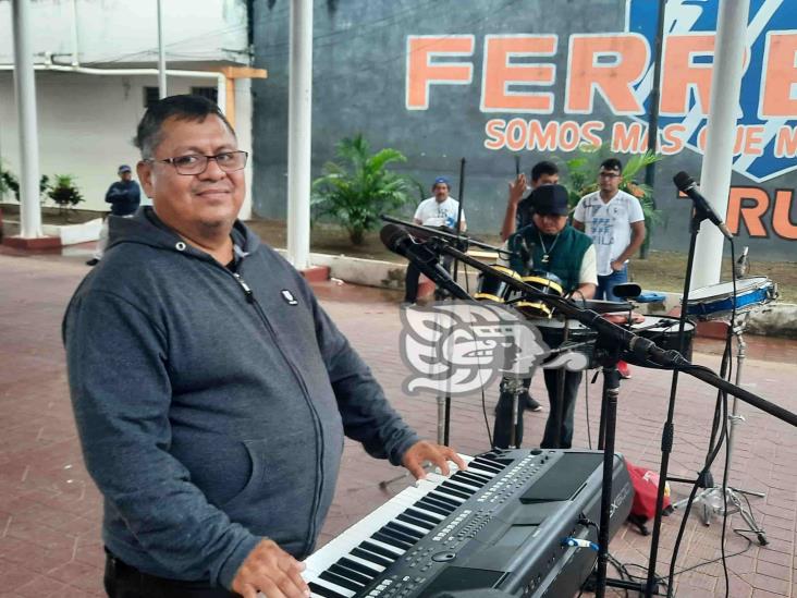 Se declaran en crisis músicos y cantantes de Agua Dulce