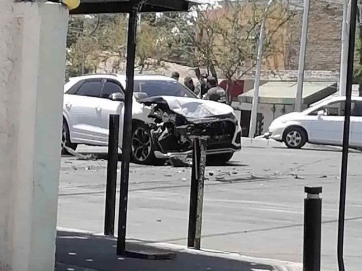 El delantero de las Chivas, José Juan Macías, protagonizó un accidente automovilístico este martes