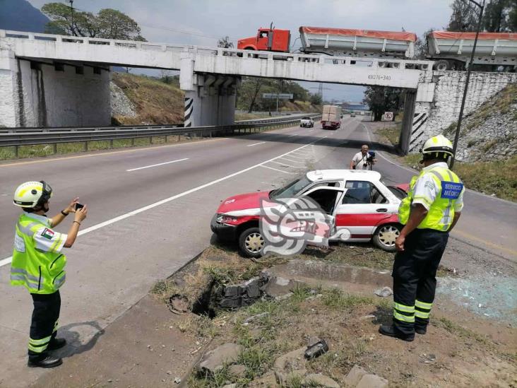 Roban taxi y terminan volcando; pasó en Orizaba (+Video)