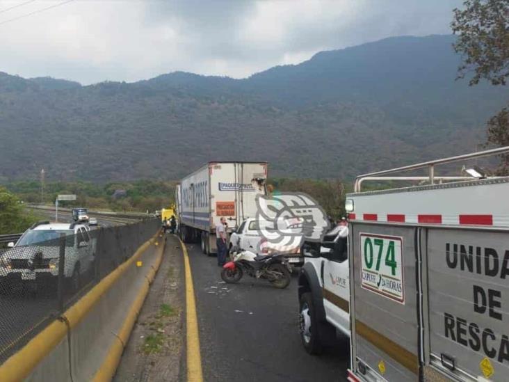 Chocan Tráileres En La Autopista Puebla-Orizaba; Conductor Está Grave