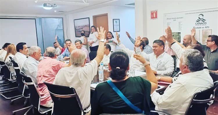Reeligen a Edi Alberto Martínez Tejeda en la Canaco Servitur de Veracruz