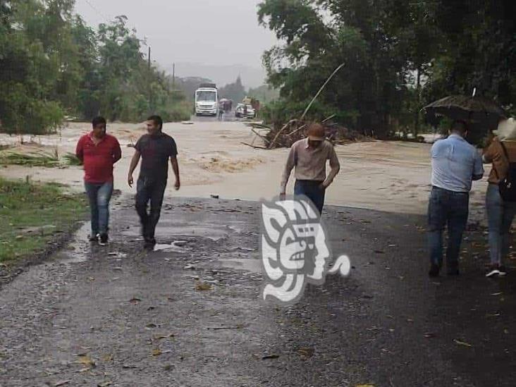 Quedan incomunicadas comunidades en Misantla y Martínez por crecida de arroyo (+Video)