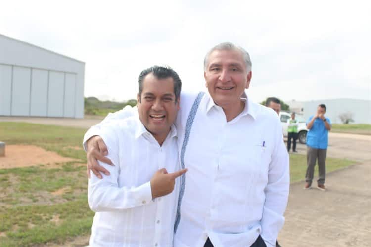 Adán Augusto llega a  Coatzacoalcos; colocará la primera piedra de Terminal Química Puerto México (+Vídeo)