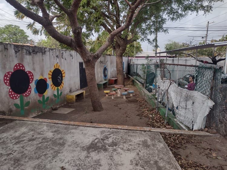 Toman jardín de niños en Veracruz por falta de personal de limpieza (+Video)