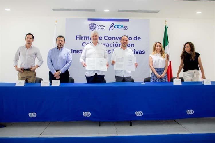 Firman convenio Ayuntamiento de Boca del Río y Universidad Cristóbal Colón