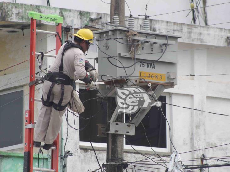 Sin luz a colonias de Veracruz, Boca del Río y Medellín, tras fuertes vientos