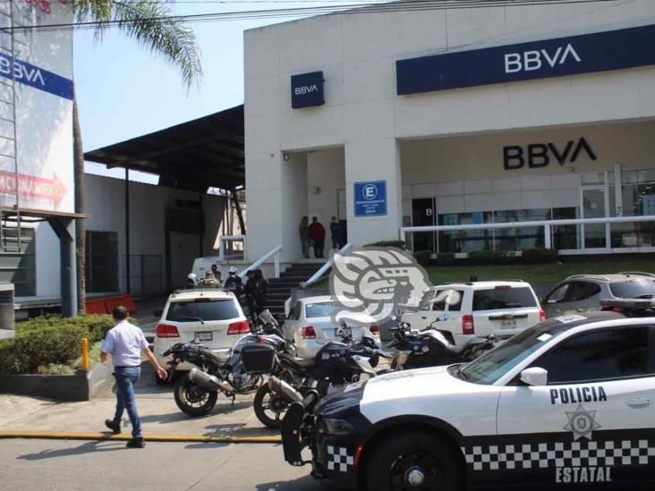 Sujetos sorprenden y asaltan a cuentahabiente en sucursal bancaria de Córdoba
