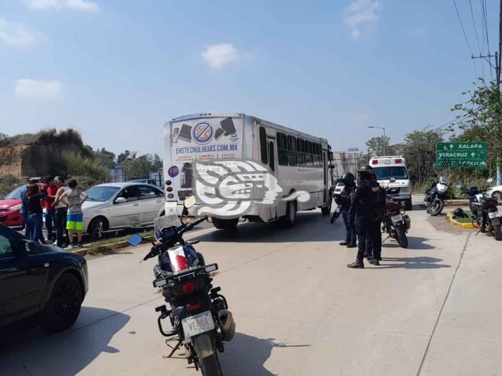 Lesionado, motociclista que chocó contra un auto en Emiliano Zapata