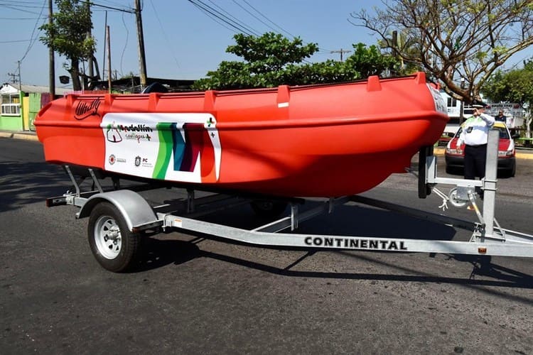 Medellín refuerza tareas de rescate con ambulancia nueva y equipo acuático