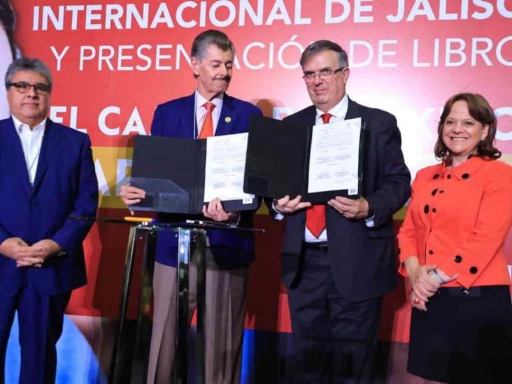 Ebrard firma acuerdo para impulsar la venta de tequila en el mundo