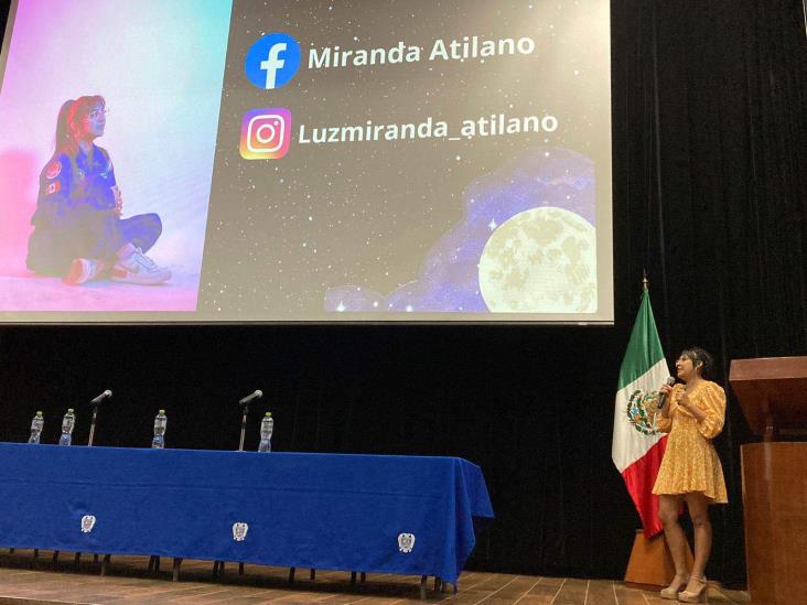 Astronauta veracruzana comparte su historia de vida con estudiantes de Cristóbal Colón