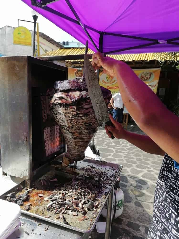 ¿Pastor negro? ¡Déjate cautivar por este peculiar platillo! (+Video)