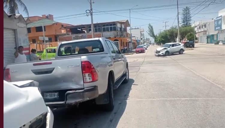 Carambola en Coatzacoalcos deja cuantiosos daños