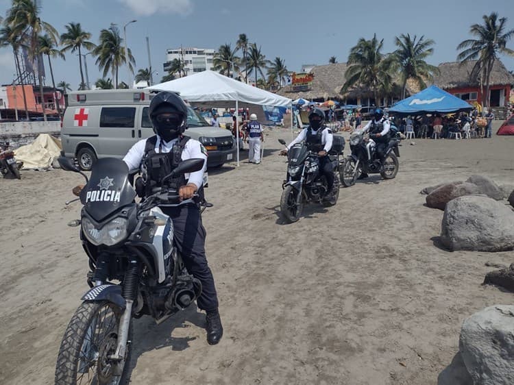Turistas abarrotan playa Villa del Mar en Veracruz (+Video)