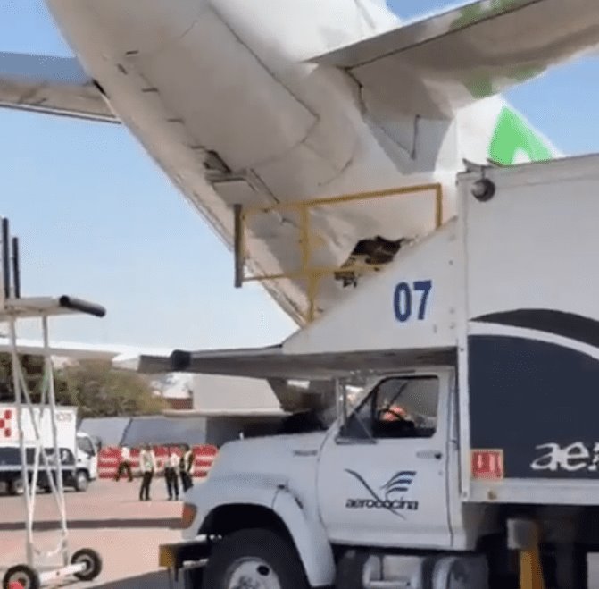 Camión choca contra avión en Aeropuerto de Guadalajara (+Video)