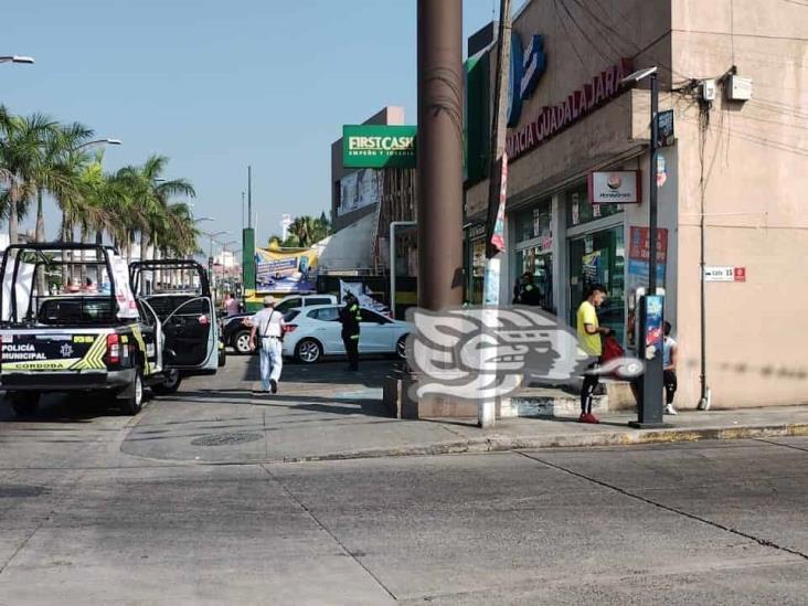 Haciéndose pasar por cliente, solitario delincuente asalta farmacia en Córdoba