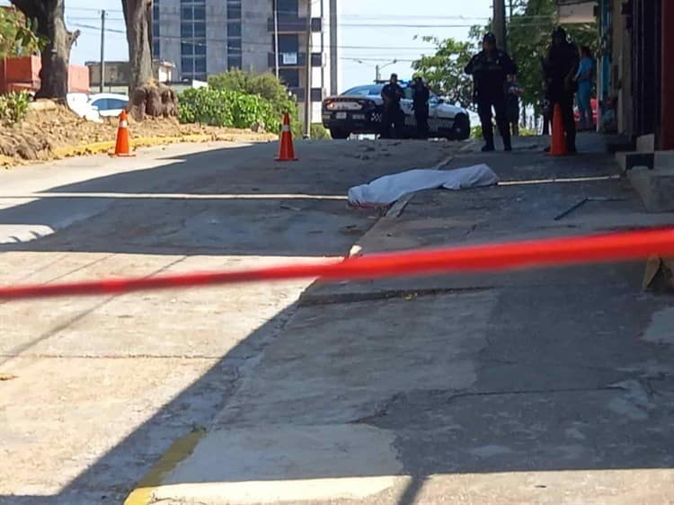 Muere pintor tras caer de una altura de 6 metros, en Coatzacoalcos